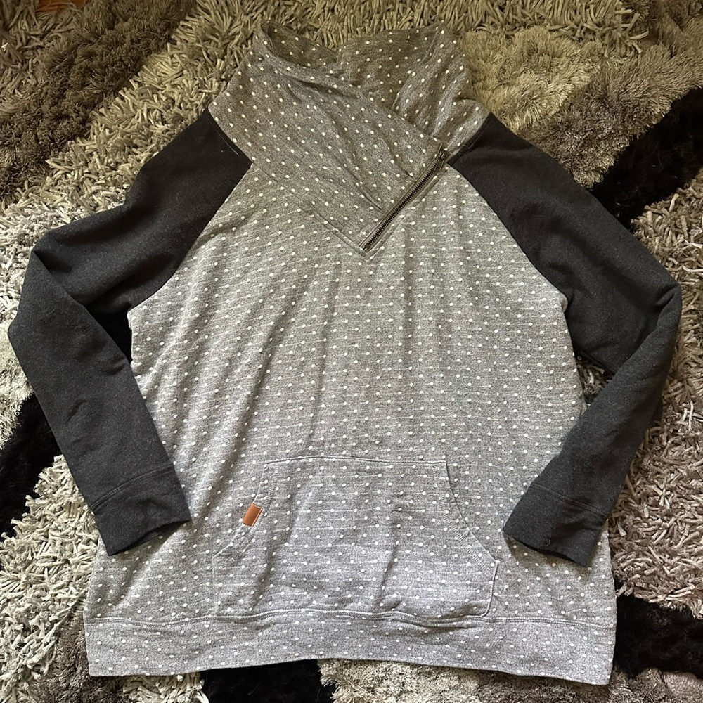 Neck zip sweatshirt